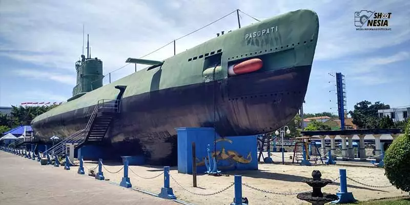 monumen kapal selam surabaya